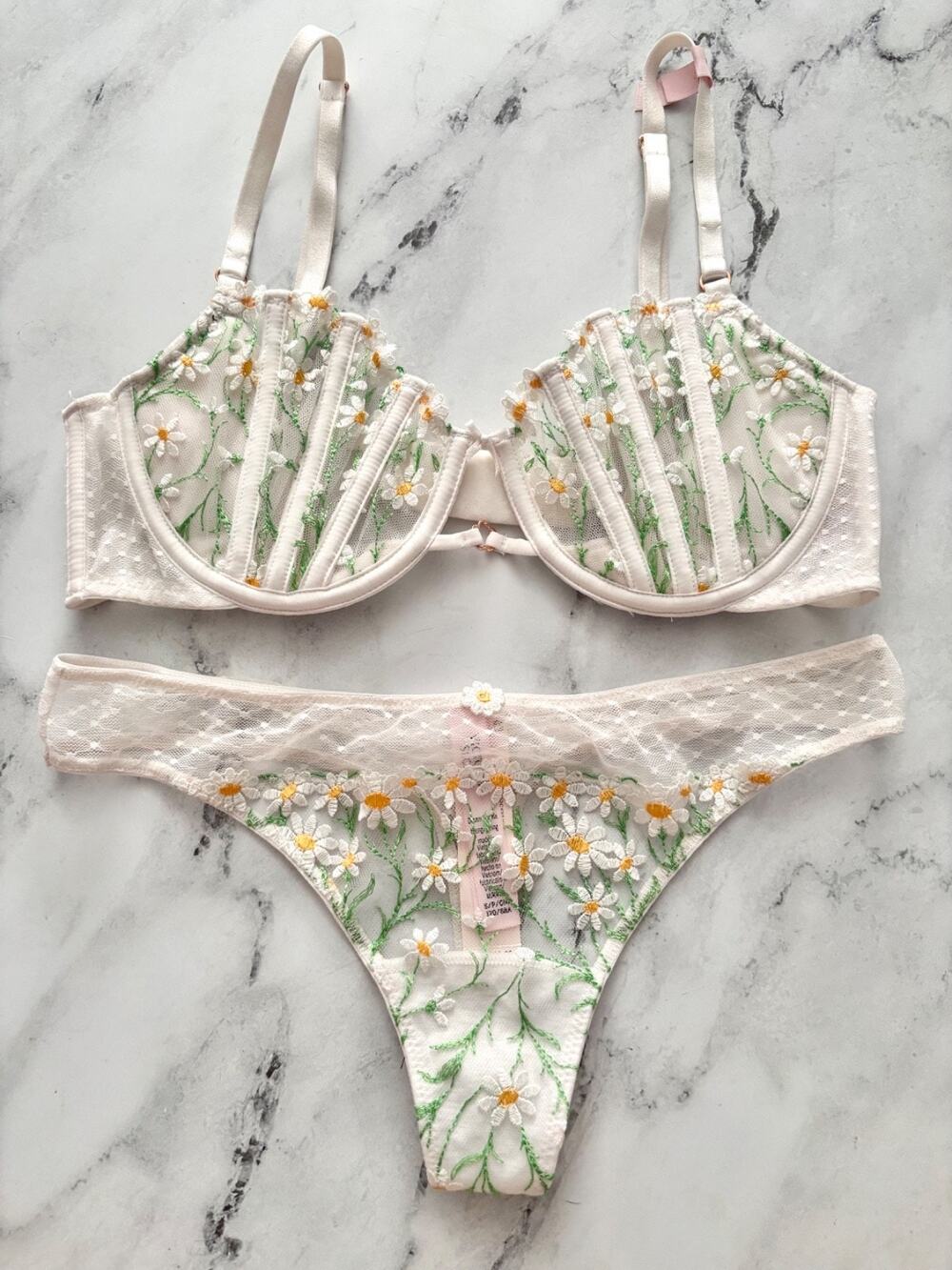 Victoria's Secret Dream Angels Set Daisy Chain Balconette Bra Thong 38DDD / XL